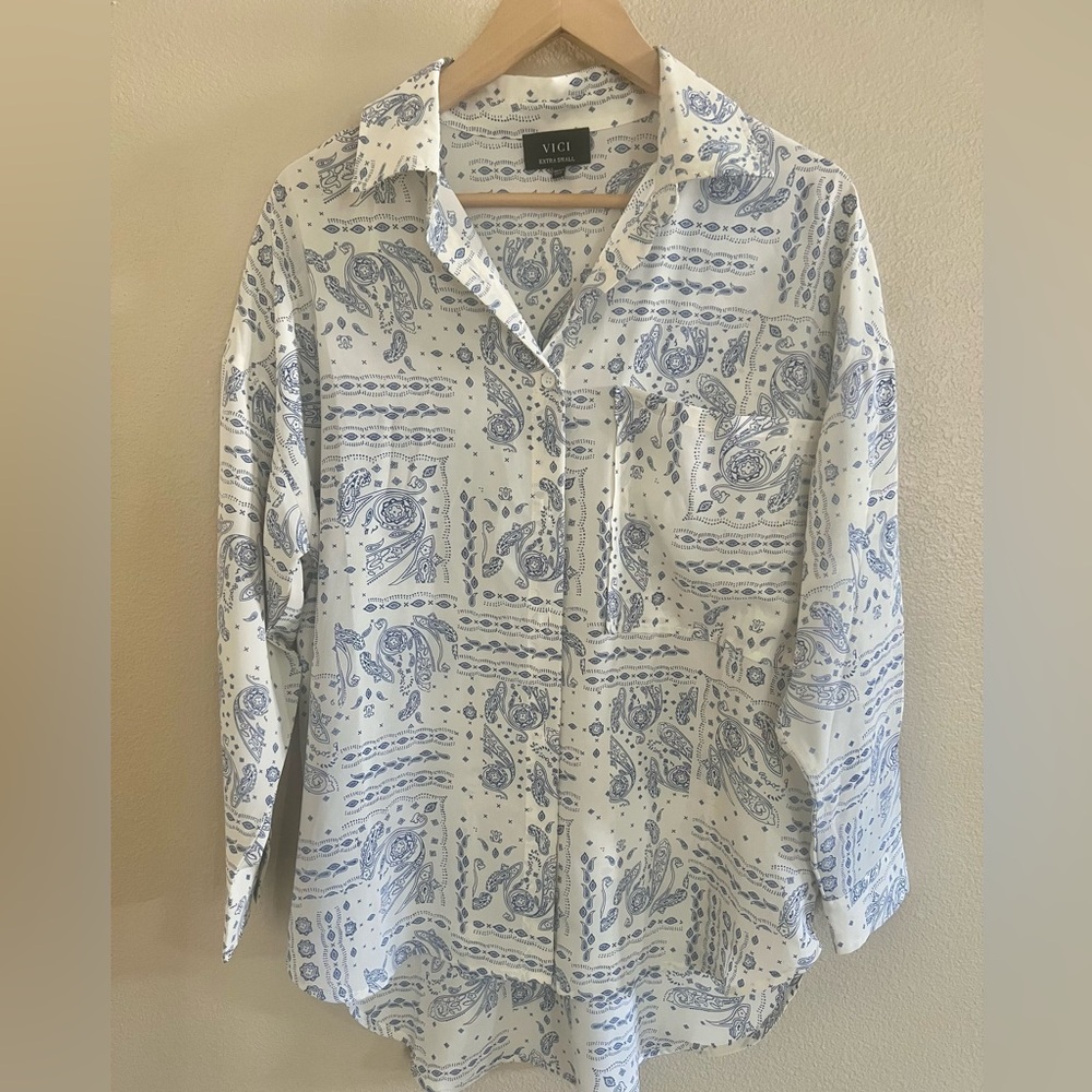 VICI Cowgirl Paisley Blue & Ivory Oversized Button Down Women's Top Size XS